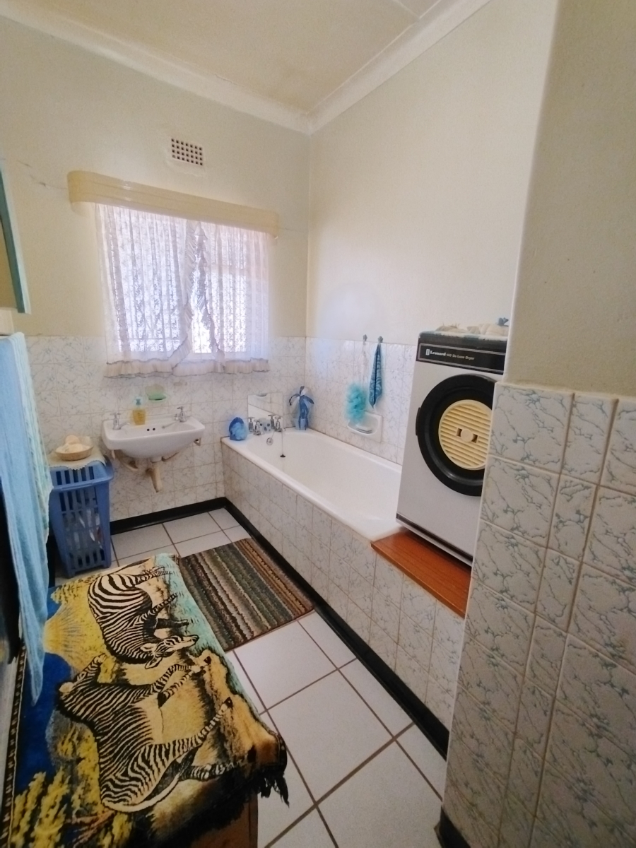 4 Bedroom Property for Sale in Warrenton Northern Cape